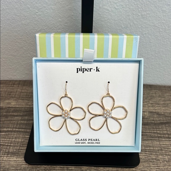 Piper K Daisy 🌼 Earrings with Pearls - Picture 2 of 5